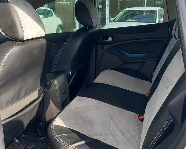 Белый Форд Куга, объемом двигателя 2.52 л и пробегом 225 тыс. км за 10700 $, фото 16 на Automoto.ua
