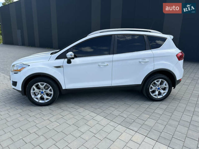 Белый Форд Куга, объемом двигателя 2 л и пробегом 255 тыс. км за 9800 $, фото 3 на Automoto.ua