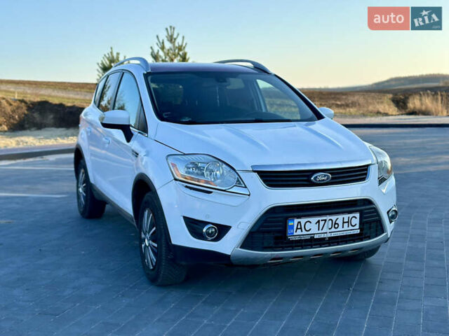 Білий Форд Куга, об'ємом двигуна 2 л та пробігом 300 тис. км за 12300 $, фото 1 на Automoto.ua