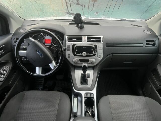 Белый Форд Куга, объемом двигателя 2.5 л и пробегом 160 тыс. км за 9000 $, фото 4 на Automoto.ua