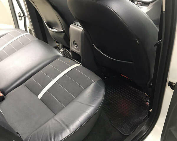 Форд Куга 2010 в Ровно на Automoto.ua Белый Форд Куга, объемом двигателя 2 л и пробегом 250 тыс. км за 11000 $, фото 11 на Automoto.ua