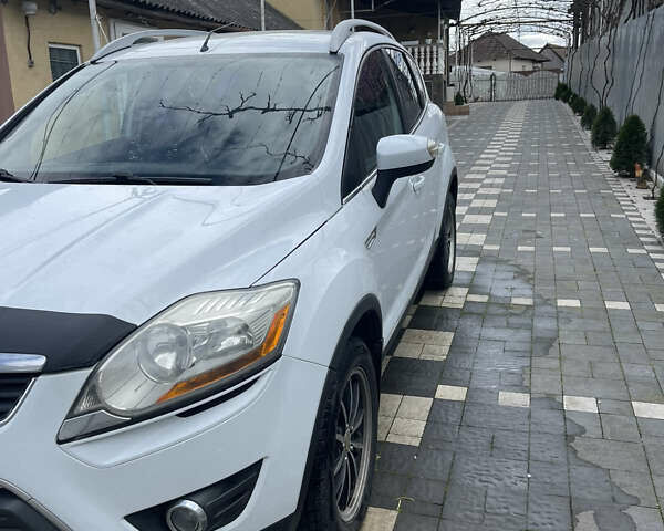 Белый Форд Куга, объемом двигателя 2.52 л и пробегом 225 тыс. км за 8950 $, фото 1 на Automoto.ua