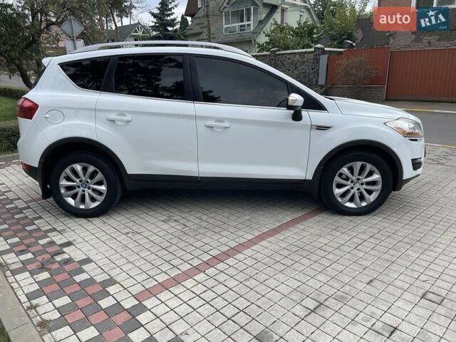 Белый Форд Куга, объемом двигателя 2 л и пробегом 225 тыс. км за 9900 $, фото 4 на Automoto.ua