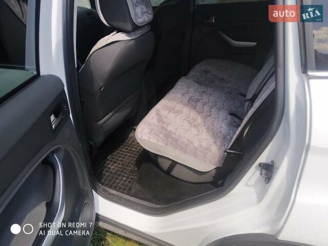 Белый Форд Куга, объемом двигателя 2 л и пробегом 85 тыс. км за 12000 $, фото 2 на Automoto.ua