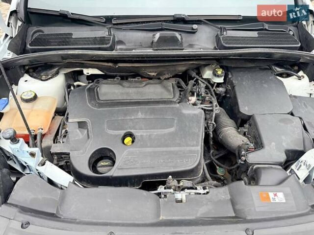 Белый Форд Куга, объемом двигателя 2 л и пробегом 227 тыс. км за 9000 $, фото 15 на Automoto.ua