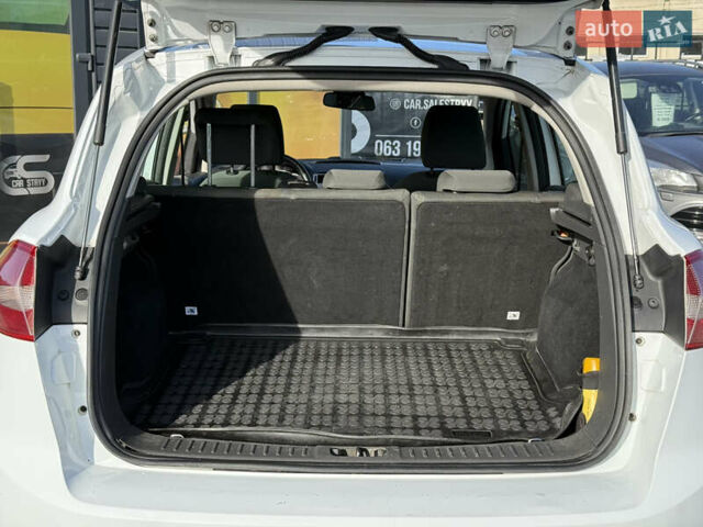 Білий Форд Куга, об'ємом двигуна 2 л та пробігом 299 тис. км за 8999 $, фото 31 на Automoto.ua