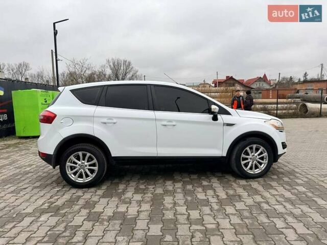 Белый Форд Куга, объемом двигателя 2 л и пробегом 227 тыс. км за 9000 $, фото 4 на Automoto.ua