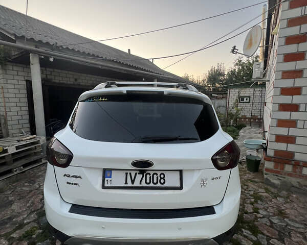 Белый Форд Куга, объемом двигателя 2.52 л и пробегом 250 тыс. км за 10500 $, фото 8 на Automoto.ua