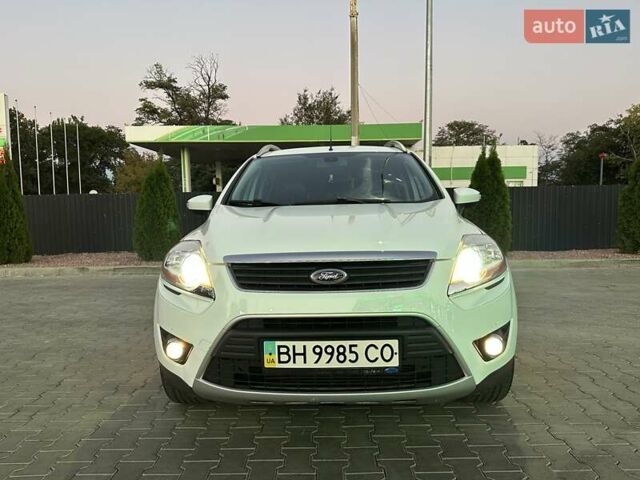 Белый Форд Куга, объемом двигателя 2.52 л и пробегом 60 тыс. км за 12200 $, фото 2 на Automoto.ua