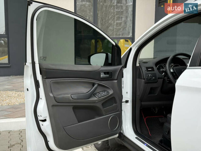 Білий Форд Куга, об'ємом двигуна 2 л та пробігом 228 тис. км за 9800 $, фото 12 на Automoto.ua