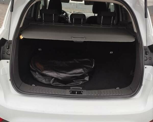 Білий Форд Куга, об'ємом двигуна 2 л та пробігом 347 тис. км за 9499 $, фото 15 на Automoto.ua