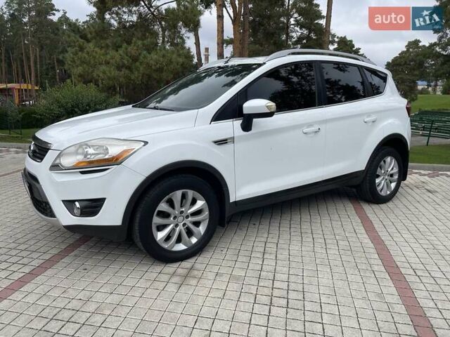 Белый Форд Куга, объемом двигателя 2 л и пробегом 225 тыс. км за 9900 $, фото 1 на Automoto.ua