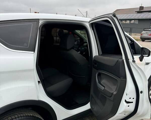 Белый Форд Куга, объемом двигателя 2 л и пробегом 227 тыс. км за 9000 $, фото 8 на Automoto.ua