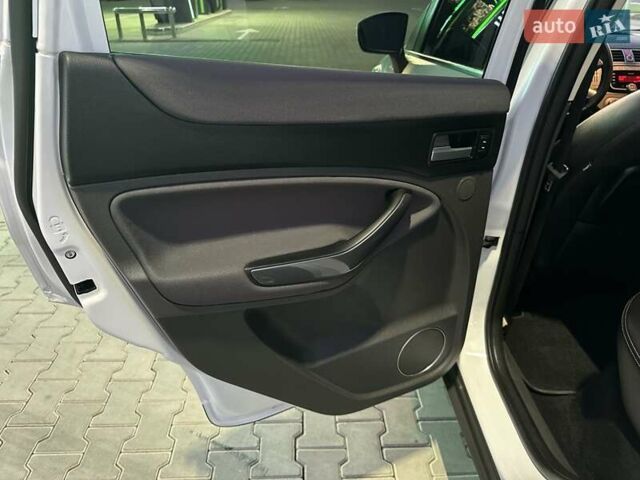 Белый Форд Куга, объемом двигателя 2.52 л и пробегом 60 тыс. км за 12200 $, фото 50 на Automoto.ua