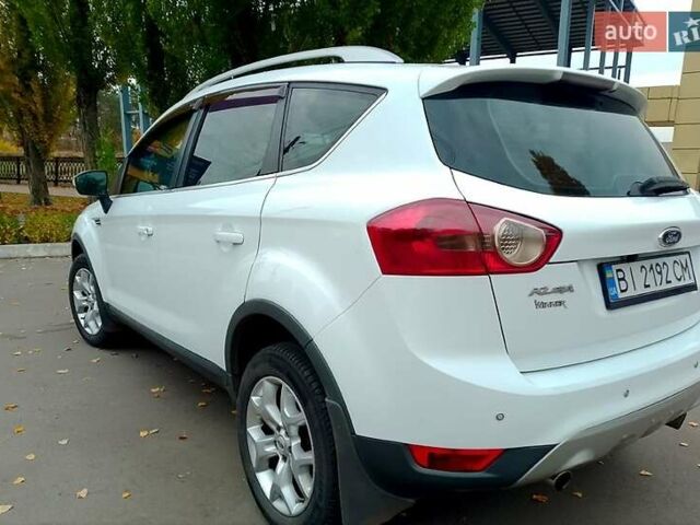 Белый Форд Куга, объемом двигателя 2 л и пробегом 207 тыс. км за 9999 $, фото 4 на Automoto.ua
