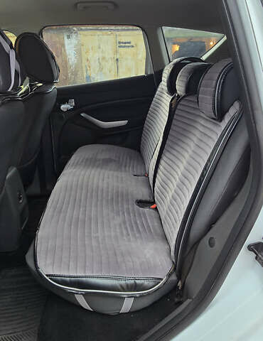 Форд Куга 2010 в Николаеве на Automoto.ua Белый Форд Куга, объемом двигателя 2 л и пробегом 180 тыс. км за 11000 $, фото 5 на Automoto.ua