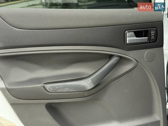 Білий Форд Куга, об'ємом двигуна 2 л та пробігом 228 тис. км за 9800 $, фото 30 на Automoto.ua