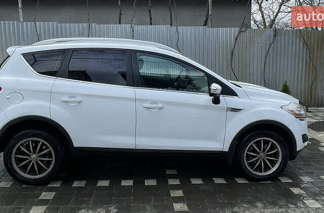 Белый Форд Куга, объемом двигателя 2.52 л и пробегом 225 тыс. км за 8950 $, фото 2 на Automoto.ua