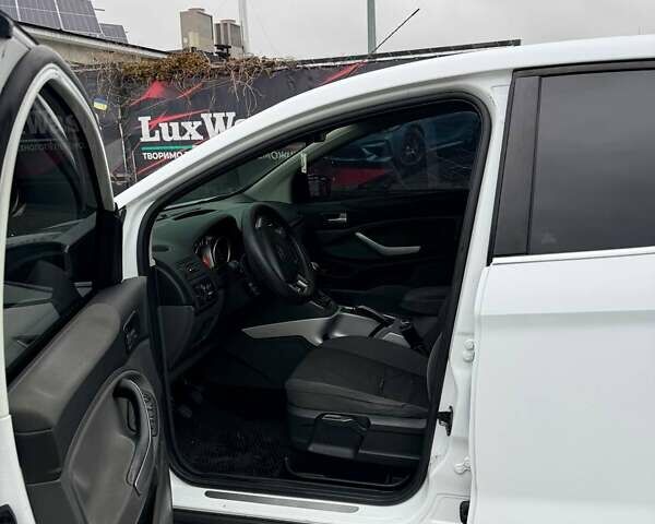 Белый Форд Куга, объемом двигателя 2 л и пробегом 227 тыс. км за 9000 $, фото 6 на Automoto.ua