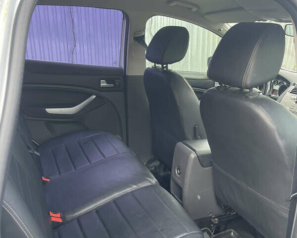 Белый Форд Куга, объемом двигателя 2.52 л и пробегом 225 тыс. км за 8950 $, фото 7 на Automoto.ua