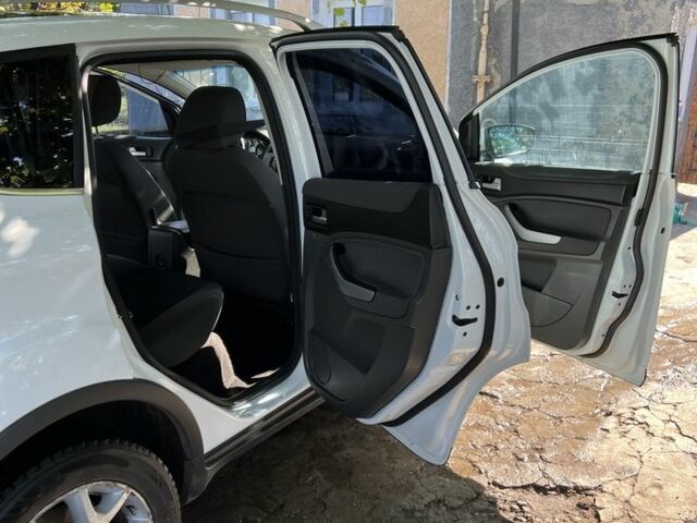 Белый Форд Куга, объемом двигателя 2.5 л и пробегом 160 тыс. км за 9000 $, фото 6 на Automoto.ua