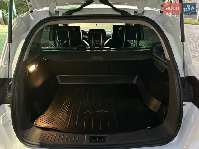 Белый Форд Куга, объемом двигателя 2.52 л и пробегом 60 тыс. км за 12200 $, фото 20 на Automoto.ua