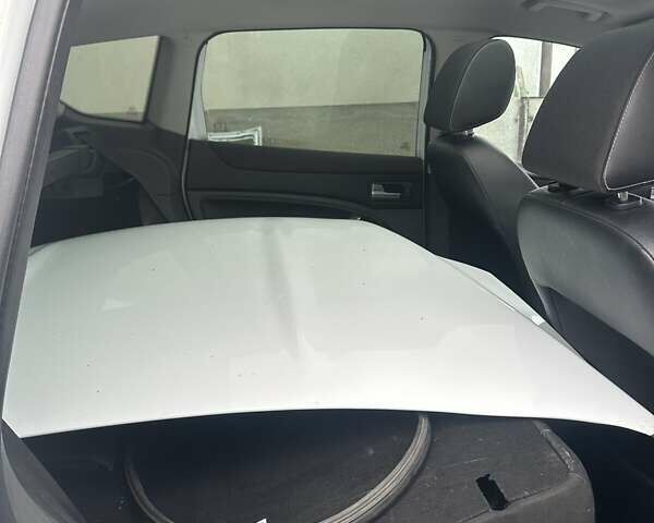 Белый Форд Куга, объемом двигателя 0 л и пробегом 240 тыс. км за 9000 $, фото 5 на Automoto.ua