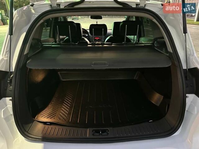 Белый Форд Куга, объемом двигателя 2.52 л и пробегом 60 тыс. км за 12200 $, фото 22 на Automoto.ua