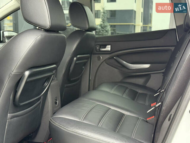 Білий Форд Куга, об'ємом двигуна 2 л та пробігом 228 тис. км за 9800 $, фото 31 на Automoto.ua
