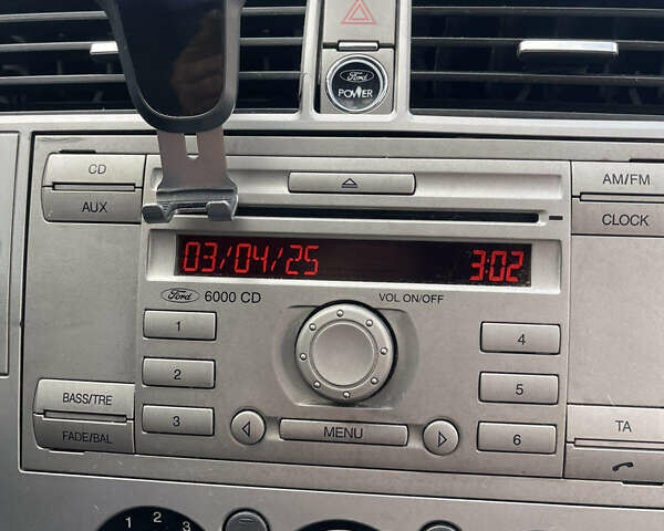 Белый Форд Куга, объемом двигателя 2.52 л и пробегом 225 тыс. км за 8950 $, фото 8 на Automoto.ua