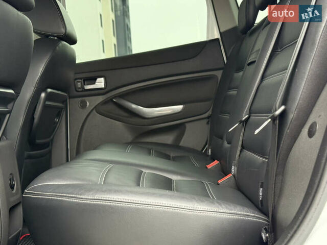 Білий Форд Куга, об'ємом двигуна 2 л та пробігом 228 тис. км за 9800 $, фото 32 на Automoto.ua