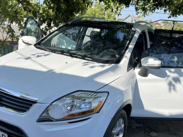 Белый Форд Куга, объемом двигателя 2.5 л и пробегом 160 тыс. км за 9000 $, фото 12 на Automoto.ua