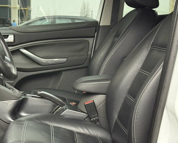 Білий Форд Куга, об'ємом двигуна 2 л та пробігом 228 тис. км за 9800 $, фото 14 на Automoto.ua