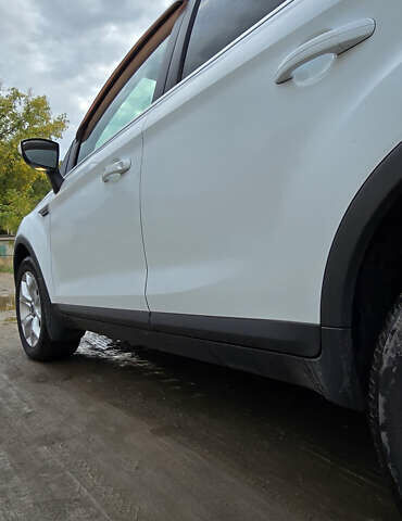 Форд Куга 2010 в Николаеве на Automoto.ua Белый Форд Куга, объемом двигателя 2 л и пробегом 180 тыс. км за 11000 $, фото 6 на Automoto.ua