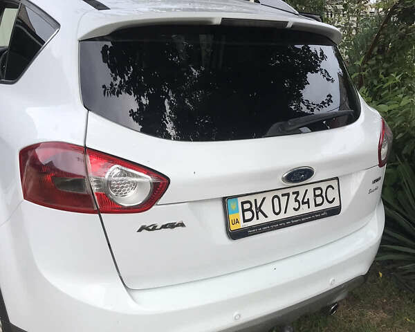Форд Куга 2010 в Ровно на Automoto.ua Белый Форд Куга, объемом двигателя 2 л и пробегом 250 тыс. км за 11000 $, фото 4 на Automoto.ua
