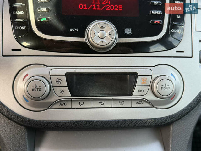 Білий Форд Куга, об'ємом двигуна 2 л та пробігом 299 тис. км за 8999 $, фото 43 на Automoto.ua