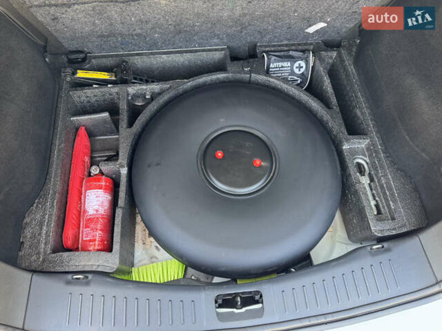 Белый Форд Куга, объемом двигателя 2.5 л и пробегом 137 тыс. км за 10000 $, фото 4 на Automoto.ua