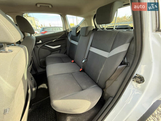 Білий Форд Куга, об'ємом двигуна 2 л та пробігом 299 тис. км за 8999 $, фото 34 на Automoto.ua