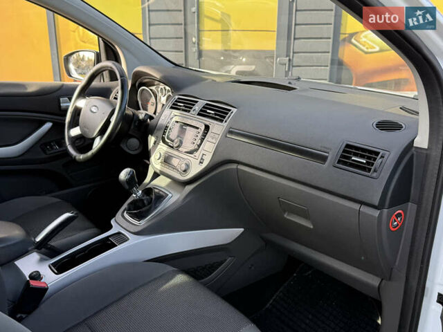 Білий Форд Куга, об'ємом двигуна 2 л та пробігом 299 тис. км за 8999 $, фото 25 на Automoto.ua