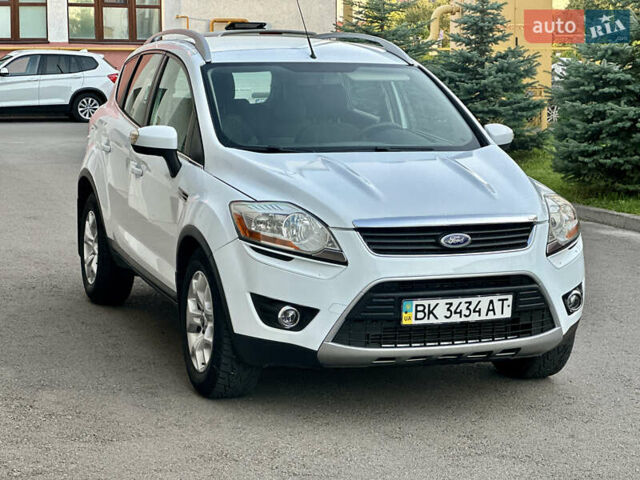 Белый Форд Куга, объемом двигателя 2.5 л и пробегом 216 тыс. км за 8700 $, фото 1 на Automoto.ua