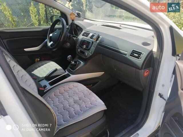 Белый Форд Куга, объемом двигателя 2 л и пробегом 85 тыс. км за 12000 $, фото 1 на Automoto.ua
