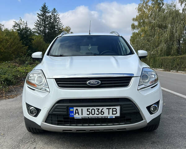 Белый Форд Куга, объемом двигателя 2 л и пробегом 225 тыс. км за 10400 $, фото 1 на Automoto.ua
