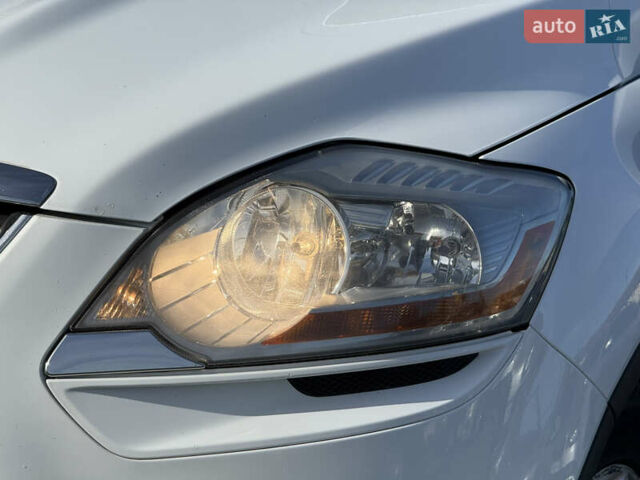 Білий Форд Куга, об'ємом двигуна 2 л та пробігом 299 тис. км за 8999 $, фото 7 на Automoto.ua