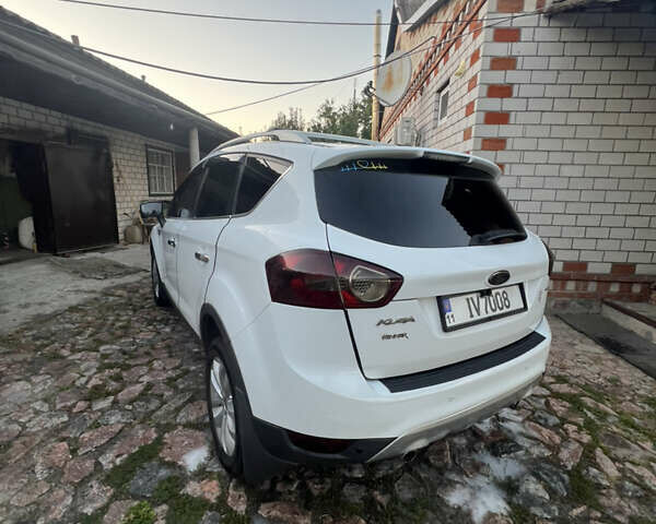 Белый Форд Куга, объемом двигателя 2.52 л и пробегом 250 тыс. км за 10500 $, фото 9 на Automoto.ua
