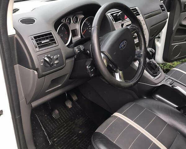 Форд Куга 2010 в Ровно на Automoto.ua Белый Форд Куга, объемом двигателя 2 л и пробегом 250 тыс. км за 11000 $, фото 9 на Automoto.ua