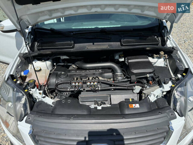 Белый Форд Куга, объемом двигателя 2.5 л и пробегом 137 тыс. км за 10000 $, фото 9 на Automoto.ua