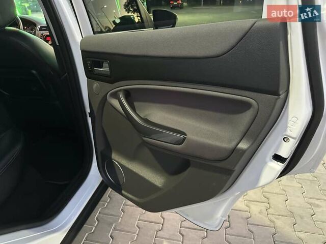 Белый Форд Куга, объемом двигателя 2.52 л и пробегом 60 тыс. км за 12200 $, фото 48 на Automoto.ua