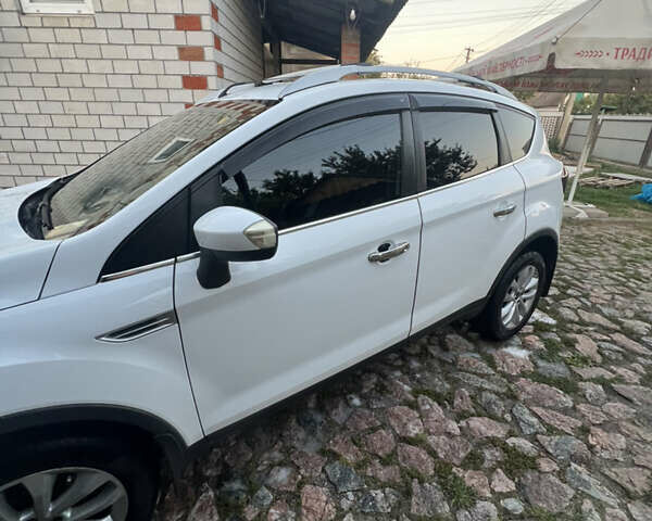 Белый Форд Куга, объемом двигателя 2.52 л и пробегом 250 тыс. км за 10500 $, фото 3 на Automoto.ua