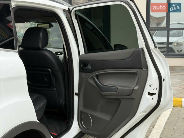 Білий Форд Куга, об'ємом двигуна 2 л та пробігом 228 тис. км за 9800 $, фото 25 на Automoto.ua
