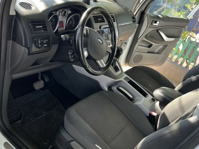 Белый Форд Куга, объемом двигателя 2.5 л и пробегом 160 тыс. км за 9000 $, фото 8 на Automoto.ua